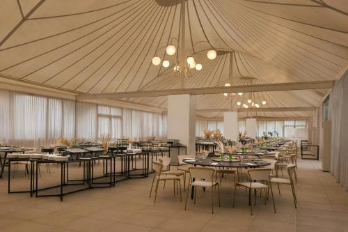 a large dining room with tables and chairs at Cardo Roma, Autograph Collection in Rome