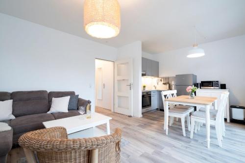 a living room with a couch and a table at Alte Bergstraße 6 Sehnsucht in Scharbeutz