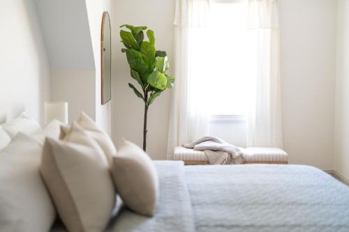 Katil atau katil-katil dalam bilik di Pickleball - 2 Homes - Sleeps 20 - 151 Brew Trail