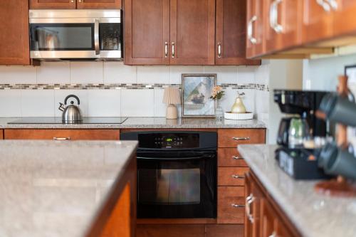 Dapur atau dapur kecil di Pickleball - 2 Homes - Sleeps 20 - 151 Brew Trail