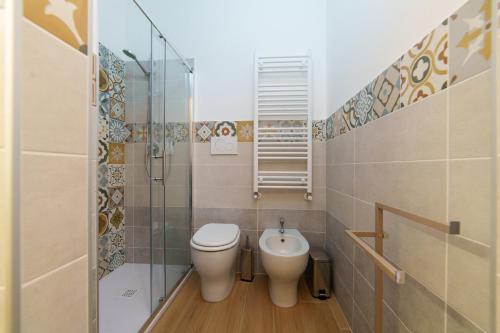 a bathroom with a toilet and a glass shower at Residenze Saffi in Viterbo
