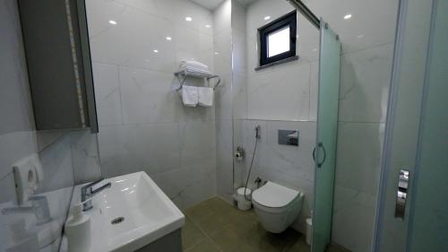 Bilik mandi di 4 Mevsim Konak
