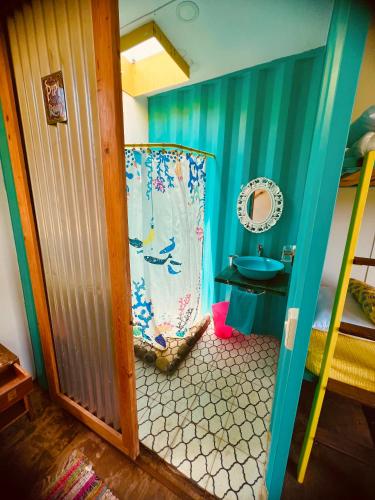 a bathroom with a shower curtain and a sink at Casa campestre Namaste Entre La Mesa y Anapoima con piscina privada in La Mesa