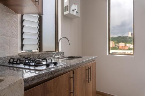 Kuchyň nebo kuchyňský kout v ubytování Apartamento en el Cable mejor zona en Manizales