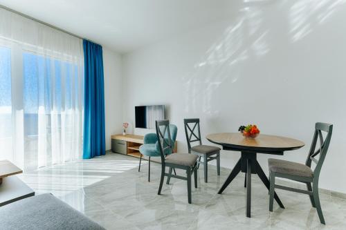 a dining room with a table and chairs at ARA Lux Apartments in Utjeha
