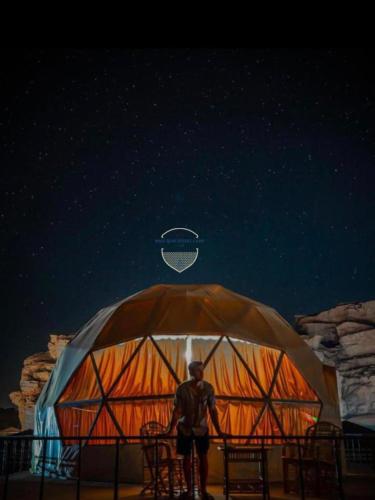 Επισκέπτες που μένουν στο WADl RUM DESERT CAMP