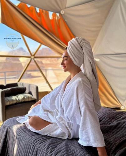 Επισκέπτες που μένουν στο WADl RUM DESERT CAMP