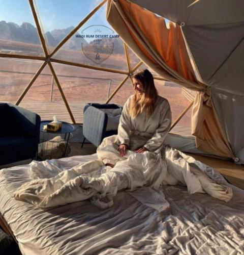 Επισκέπτες που μένουν στο WADl RUM DESERT CAMP