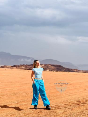 Επισκέπτες που μένουν στο WADl RUM DESERT CAMP