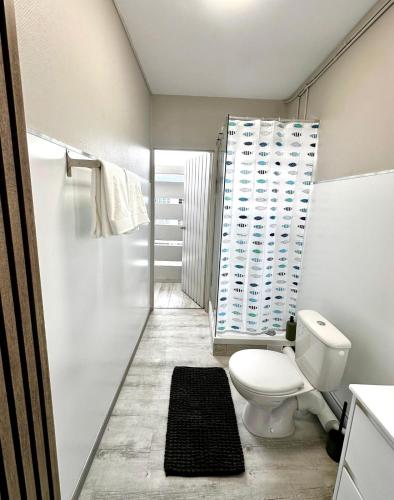 Ένα μπάνιο στο Azur Studio