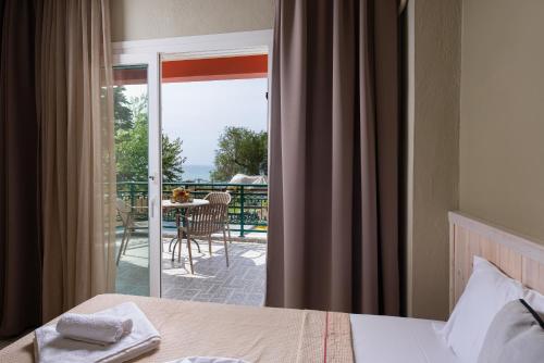 Gallery image of Castaway Suites - Studios Christos in Limenaria