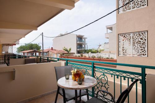Gallery image of Castaway Suites - Studios Christos in Limenaria