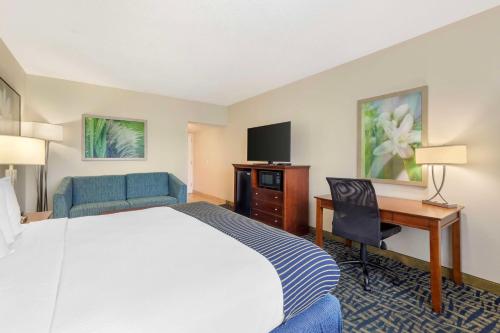 Μια τηλεόραση ή/και κέντρο ψυχαγωγίας στο Best Western Cocoa Beach - Port Canaveral