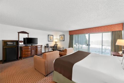a hotel room with a bed and a television at Best Western Chieftain Inn in Wenatchee