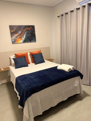 Ένα ή περισσότερα κρεβάτια σε δωμάτιο στο Loft com 2 Qts e garagem em área nobre