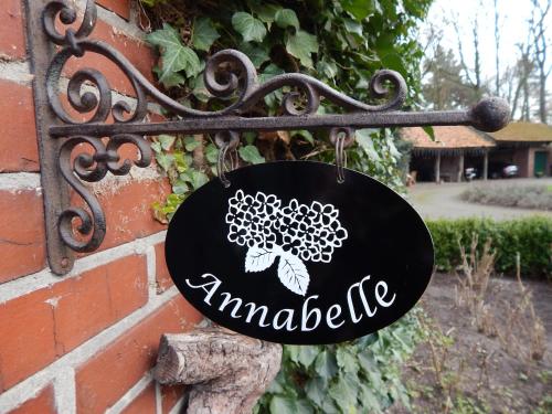 Um certificado, prêmio, placa ou outro documento exibido em B&B Annabelle