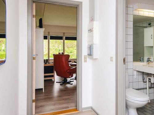 Et badeværelse på 4 person holiday home in Ringkøbing-By Traum