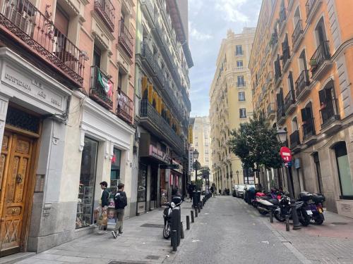 Valverde calle junto a metro Gran Via