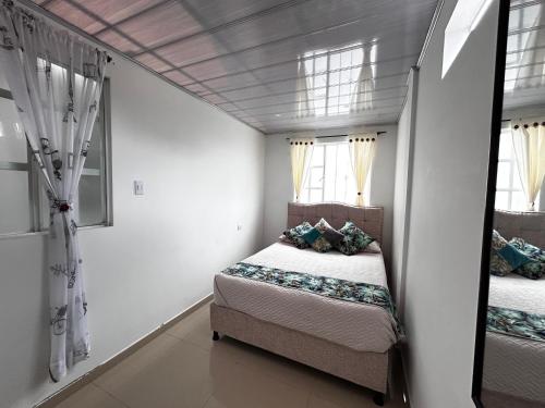 Postel nebo postele na pokoji v ubytování D habitación con baño privdo