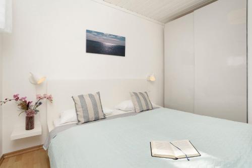 Postel nebo postele na pokoji v ubytování Blankwasserweg 131 Lensterstrand Oase Bungalow 4