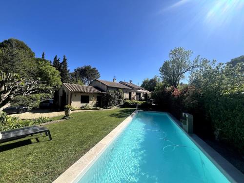 Maison avec piscine Uzes à pied