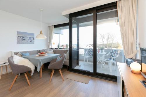 a kitchen and dining room with a table and chairs at Haus Vier Jahreszeiten De Lütte in Dahme