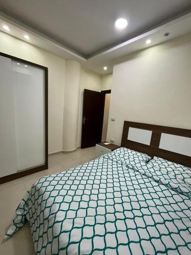 Ένα ή περισσότερα κρεβάτια σε δωμάτιο στο Casablanca Beach for families only