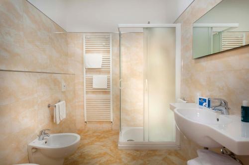 Kylpyhuone majoituspaikassa Hotel Milano Helvetia