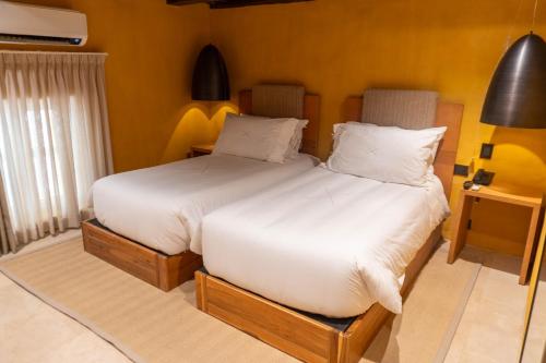 Postel nebo postele na pokoji v ubytování Casa Carolina Hotel Cartagena
