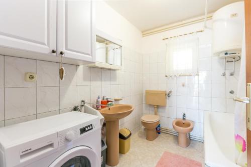 Apartments by the sea Mastrinka, Ciovo - 24018