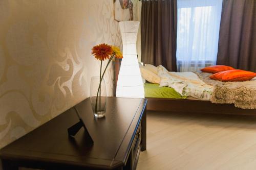 Una cama o camas en una habitación de Apartment on Chekhova