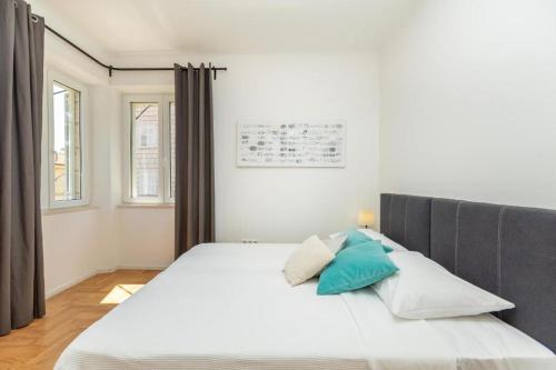 Apartments with WiFi Dubrovnik - 23752