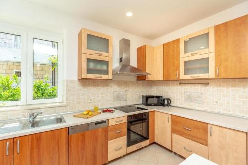 Apartments with WiFi Dubrovnik - 23752