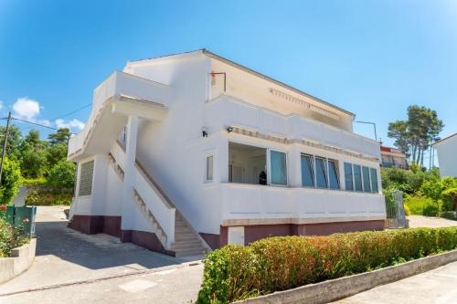 Apartments with a parking space Rab - 24367