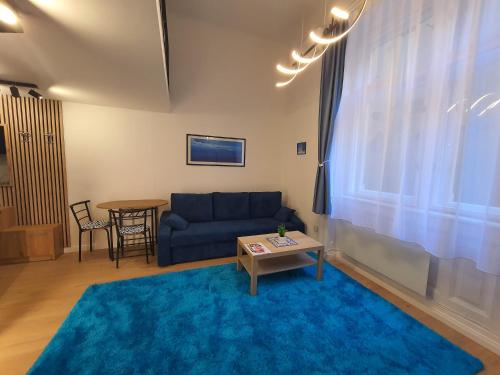 Blue Apple Apartment