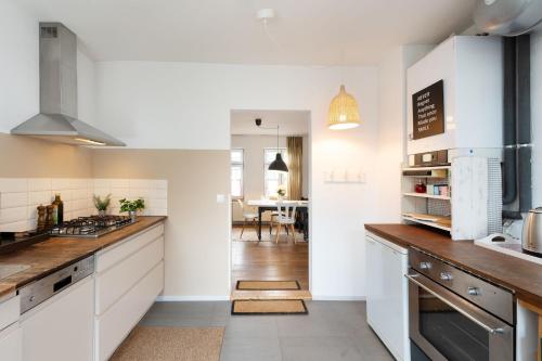 Köök või kööginurk majutusasutuses Ein Tag am Meer