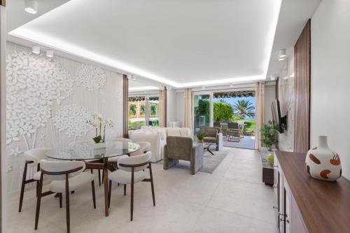 REF 2004 - Cannes - Sea view apartment for rent