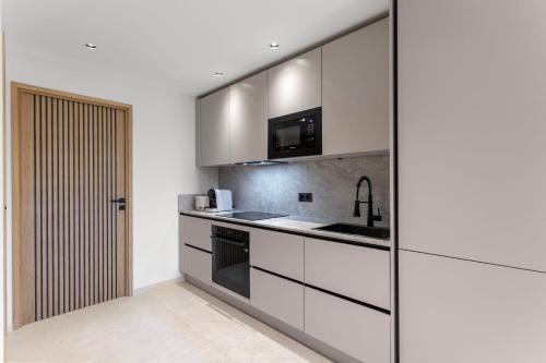 REF 2004 - Cannes - Sea view apartment for rent
