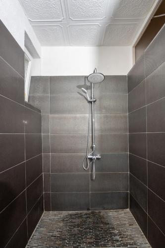 Ένα μπάνιο στο Charmante Privatzimmer in der Stadt