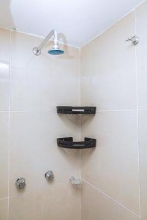 a bathroom with a shower with a shower head at condominio los mangos in Santa Cruz Huatulco