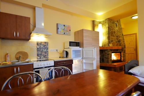Una cocina o zona de cocina en Karkle Beach Apartments