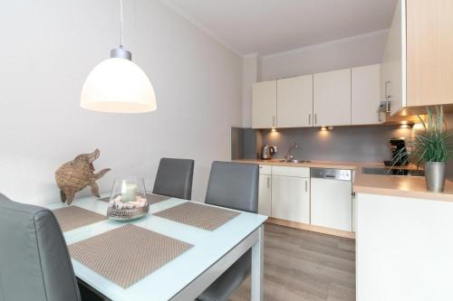 a kitchen and dining room with a table and chairs at Seepark Strandglück in Scharbeutz