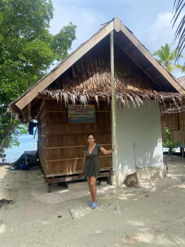 Bangunan di mana terletaknya rumah tamu ini
