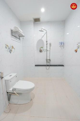 Ένα μπάνιο στο Khách Sạn Hưng Thịnh 2