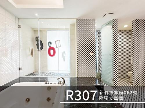 a bathroom with a bath tub and a sink at CD Motel in Hsinchu City