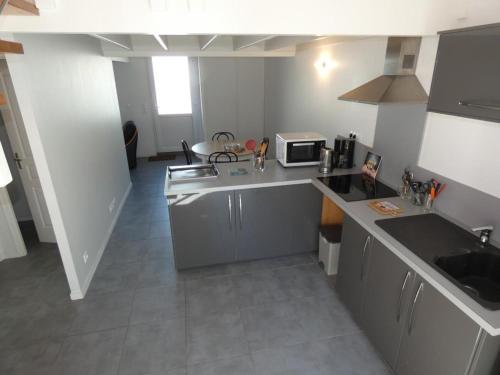 Photo de la galerie de l'établissement Notre-Dame-de-Monts : Appartement 4 pers, terrasse vue forêt - FR-1-540-322, à Notre-Dame-de-Monts