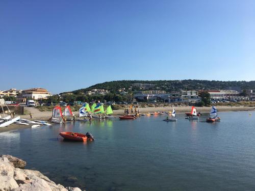 Charmant 2P à Sète avec parking privé, vue sur canal