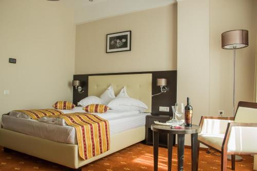 A bed or beds in a room at Salis Hotel & Medical Spa