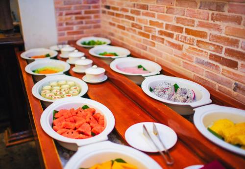 a buffet with bowls of food on a table at Angkor Home 27 in Phumĭ Réach Born