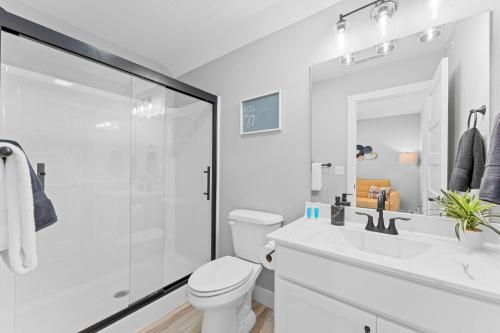 Vannituba majutusasutuses High Cliff Cabin + Private Hot tub at Table Rock Lake